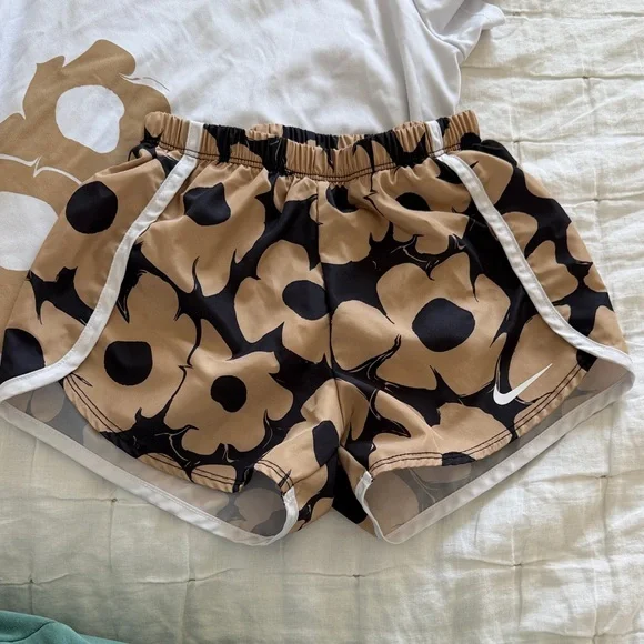 Nike White Crop Tee & Tan Floral Athletic Shorts Set - Picture 2 of 4